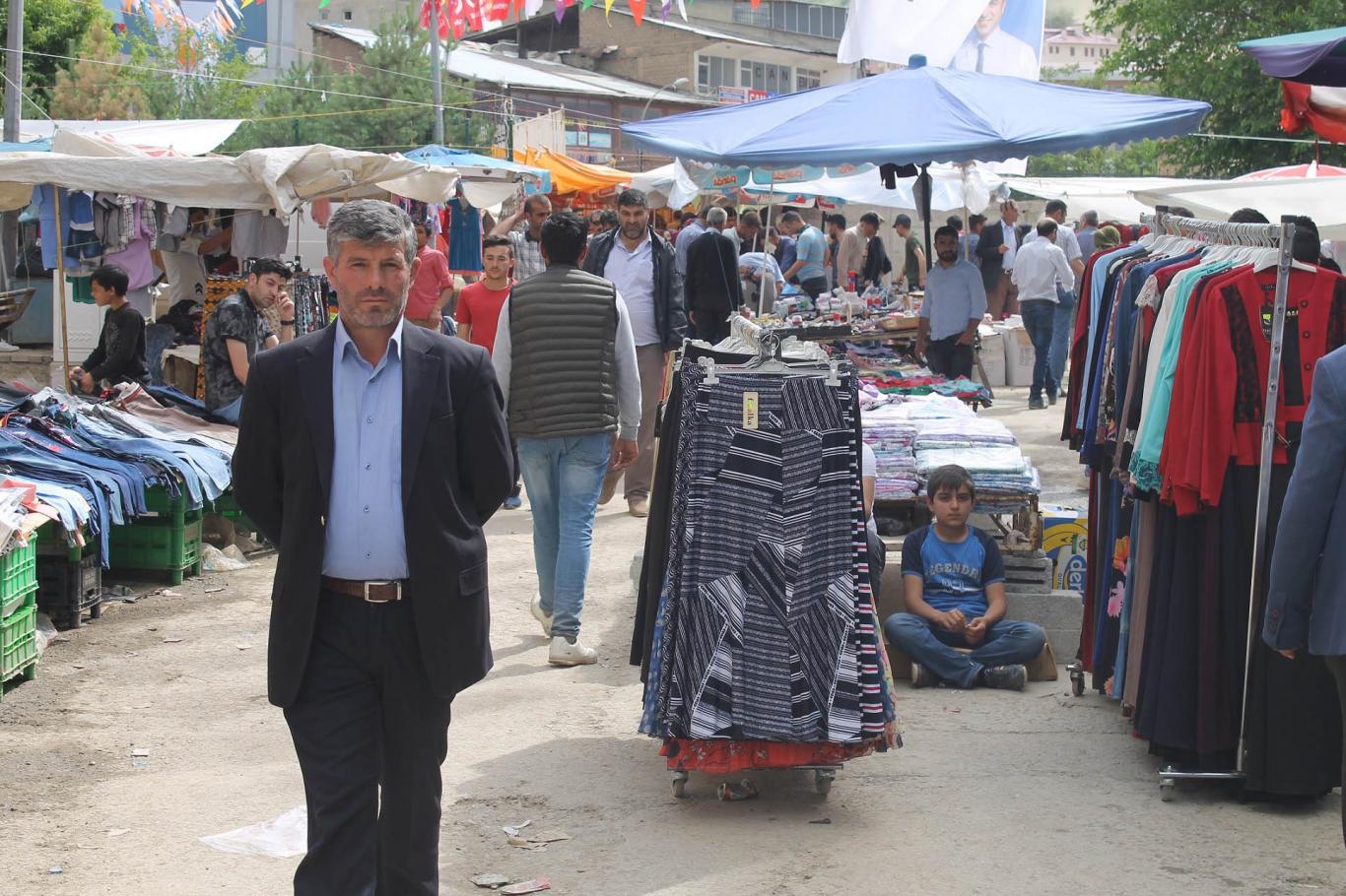 Muş'ta bayram pazarı kuruldu Muş'ta bayram pazarı kuruldu